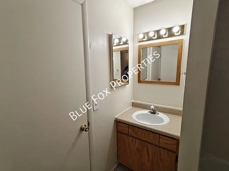 3318 E Bellevue St #B — Photo 44
