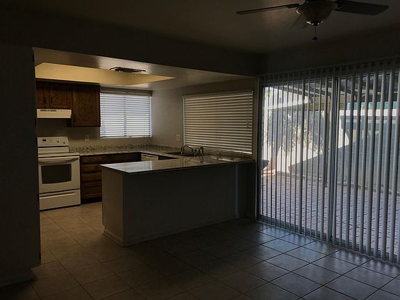4th image of 2212 E Isabella Ave