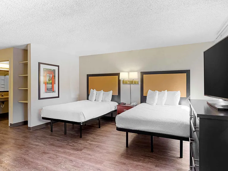 1 Bedroom Suite - 2 Full Beds