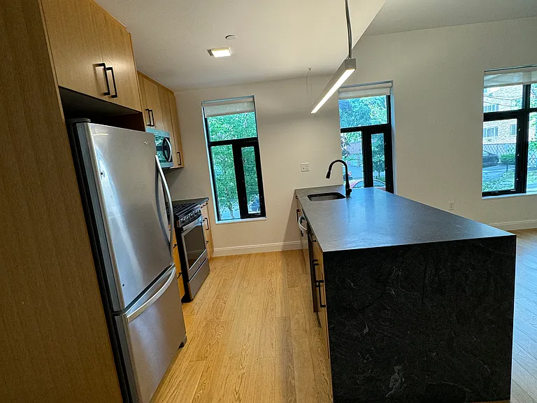 87 Gardner St — Photo 1