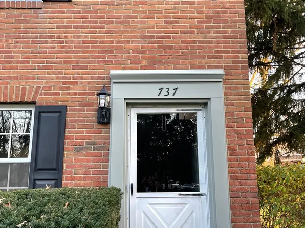 737 Lakeview Dr, Cortland, OH 44410