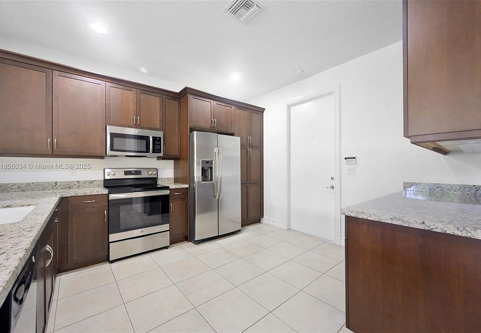 3 bed, 2.5 bath, $3,550 — Photo 3