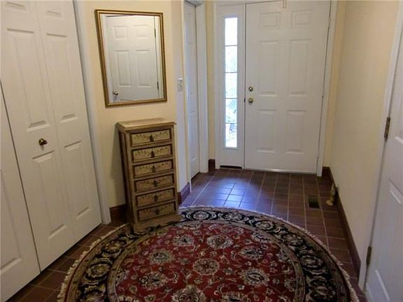 5th image of 905 Pondside Dr #905