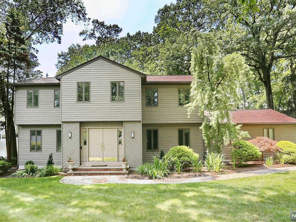 1st image of 63 Kenwood Dr