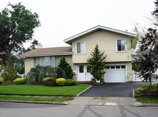 30 Friendly Ln, Jericho, NY 11753