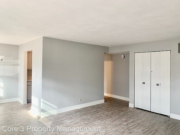 3rd image of 4028 Illinois Ave Unit 6