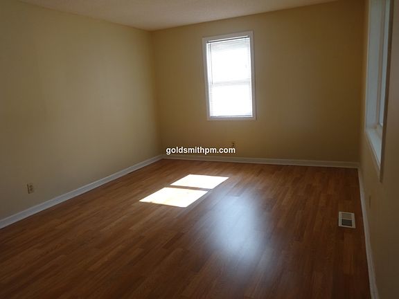 5th image of 200 Blossom Dr