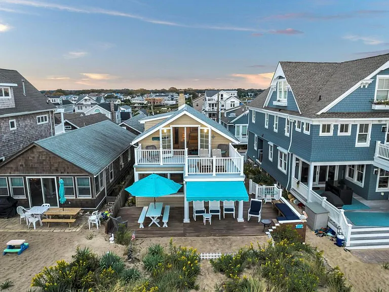 41 Beach Front Front — Photo 2
