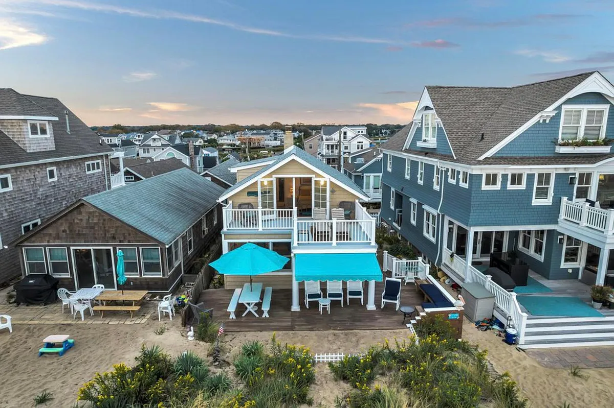 Building Photo - 41 Beach Front Front