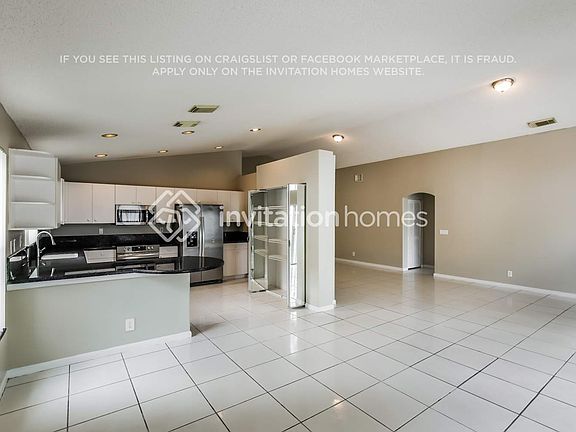 4th image of 4968 SW 33rd Ave