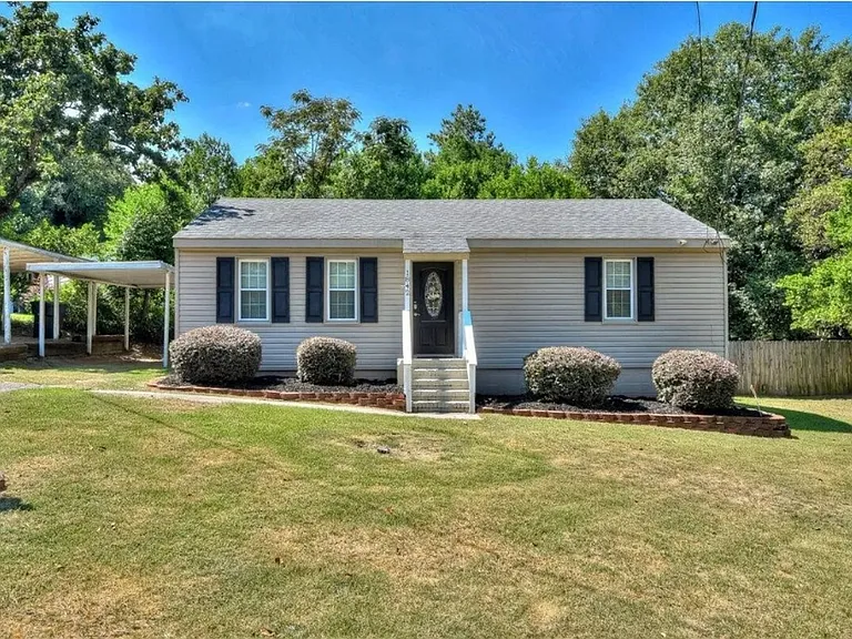 1842 Crossland Ave — Photo 1