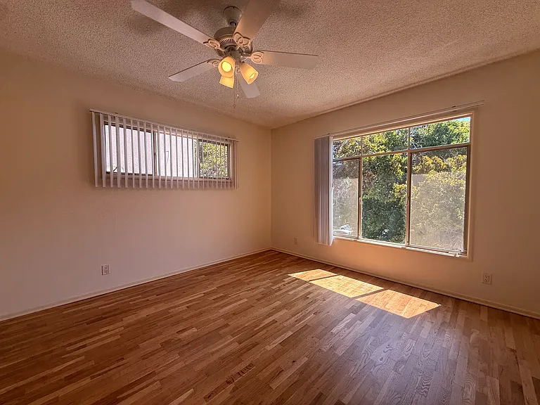 163 S Hayworth Ave #3 — Photo 3
