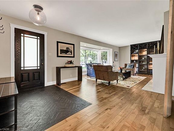 3rd image of 79 Somerset Cres