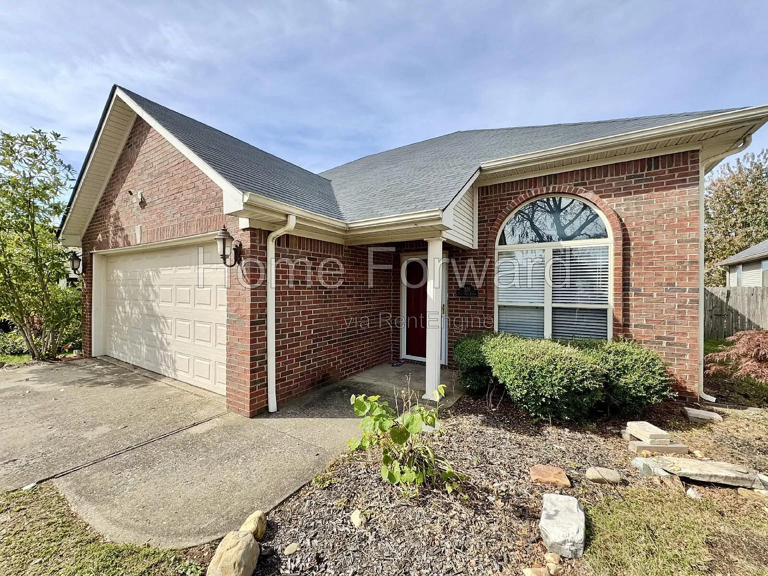 3 bed, 3.0 bath, 1714 sqft, $2,100 — Photo 2