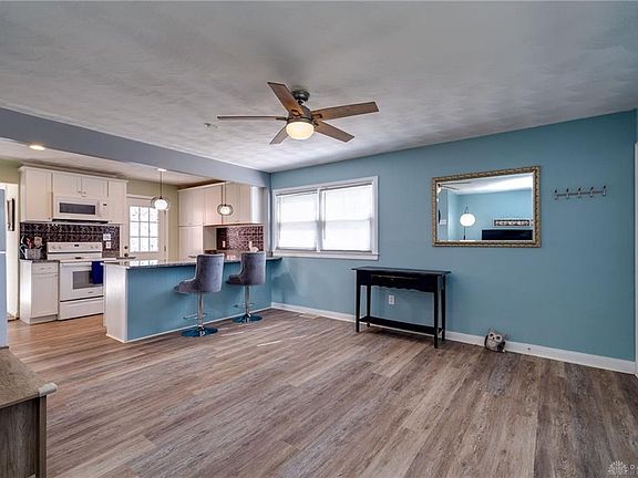 5th image of 2244 Russet Ave