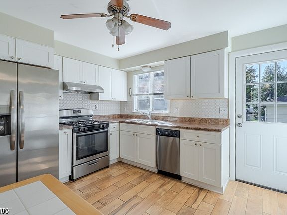 5th image of 668 Lincoln Ave