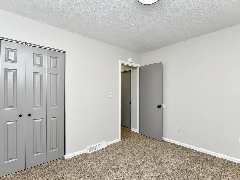 Room 1 (2) Room 1 (2)