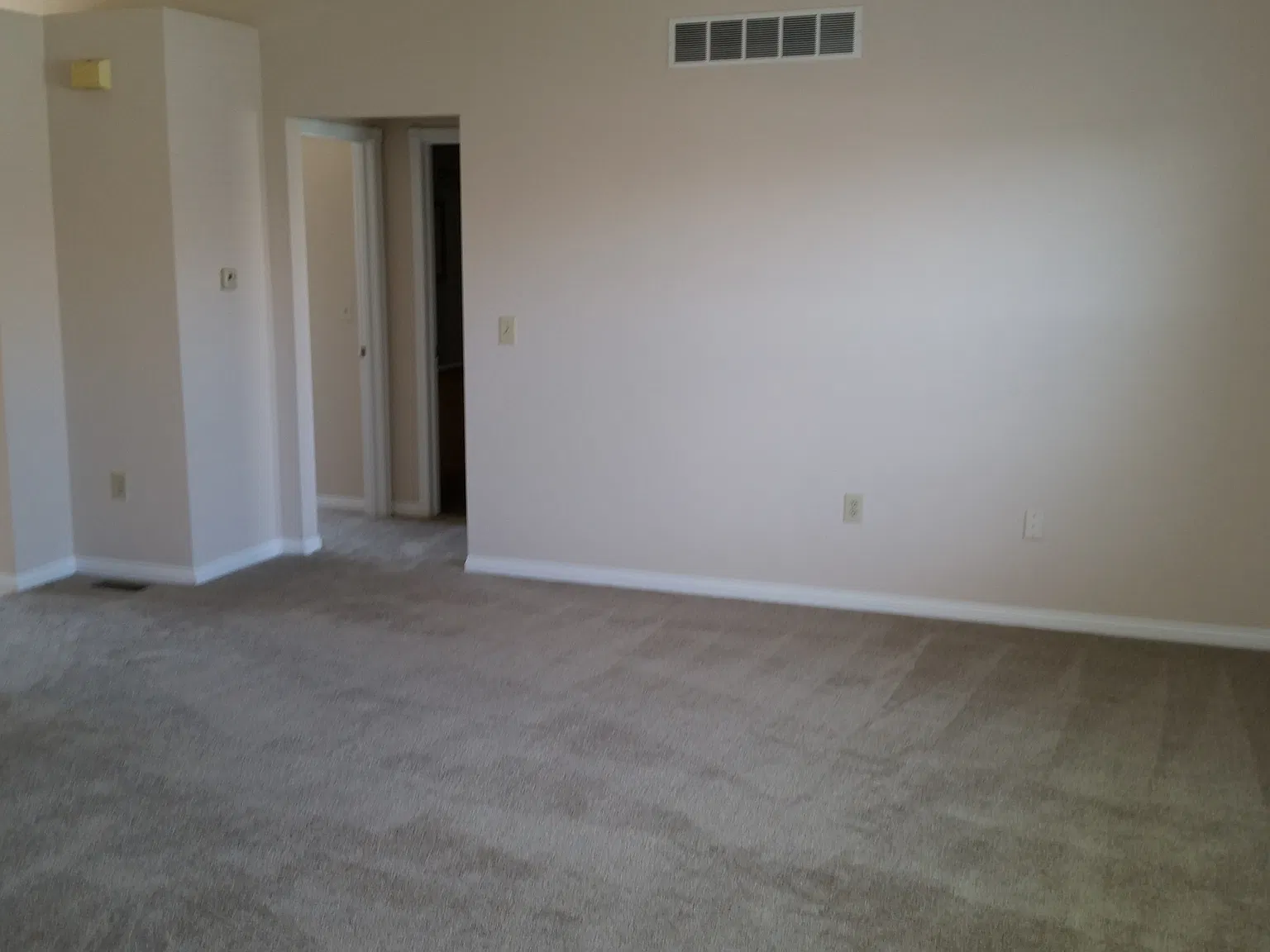 3 bed, 2.5 bath, 1500 sqft, $2,050 — Photo 2