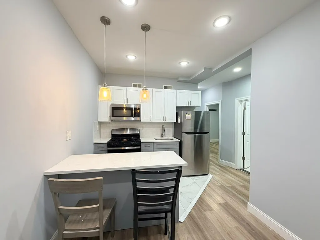 3 bed, $2,400 — Photo 2