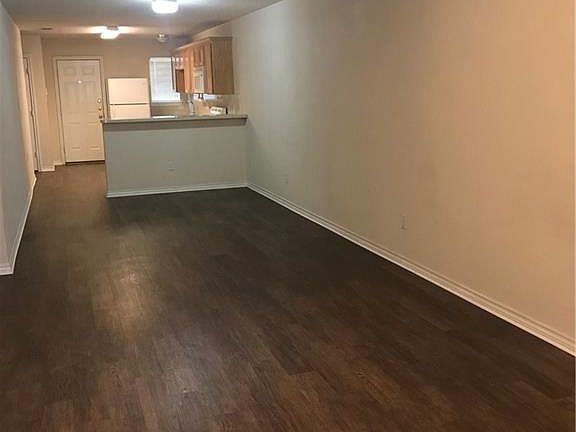 2nd image of 921 Crepe Myrtle St