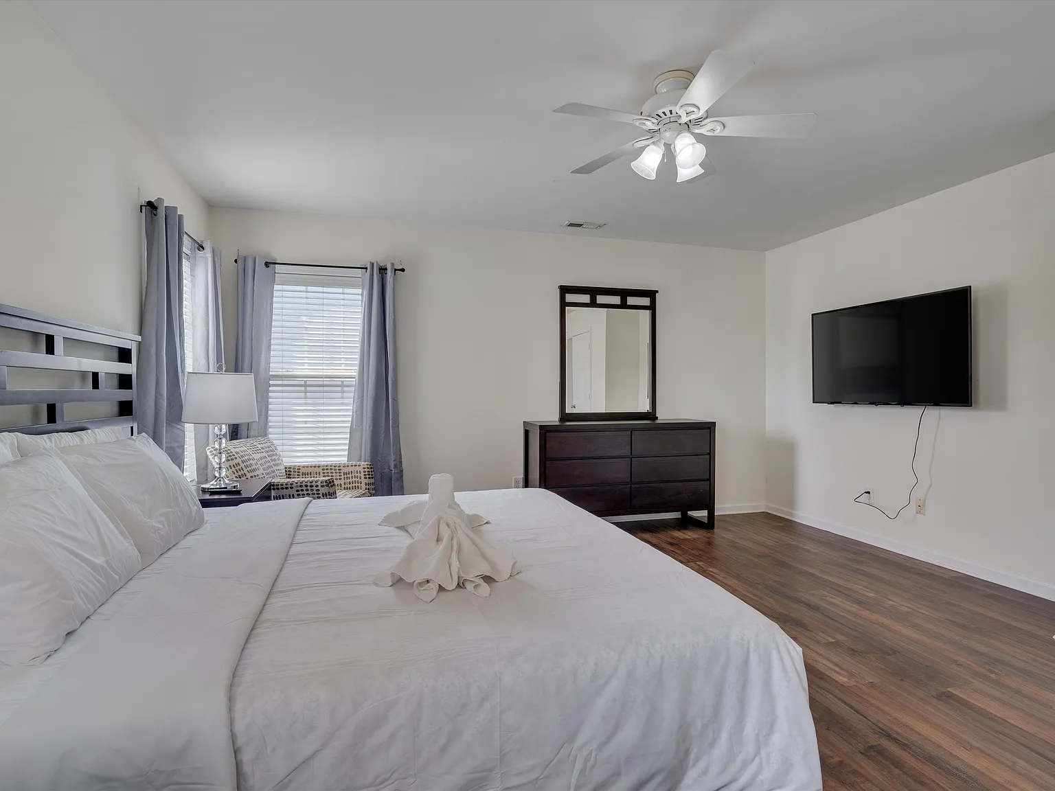 3 bed, 2.5 bath, 1900 sqft, $2,850 — Photo 2