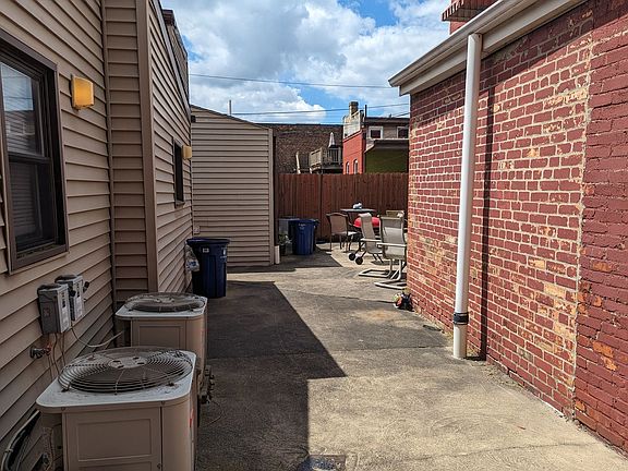 5th image of 2419-2423 Carey Way