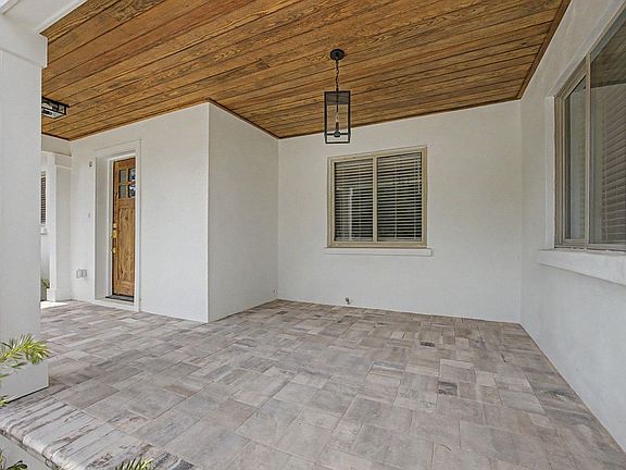 5th image of 312 Ash Ct