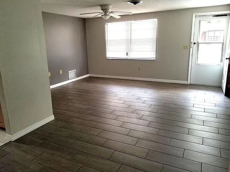 1225 Columbine Rd — Photo 2