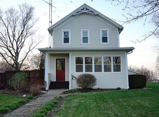 208 E Bluff St, Winnebago, IL 61088