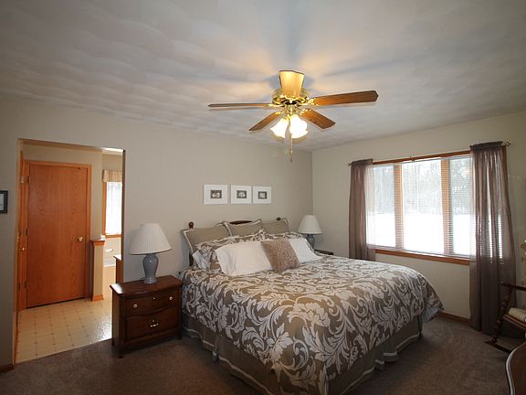 3rd image of 5811 N Glenmoor Ln