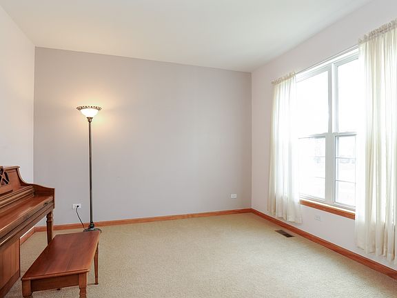3rd image of 39315 N Queensbury Ln