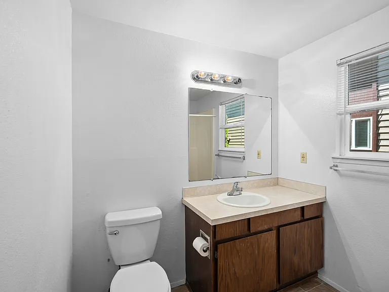 1601 Norpoint Way NE #A — Photo 8