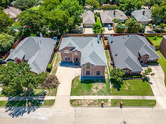 2nd image of 814 Crested Cove Dr