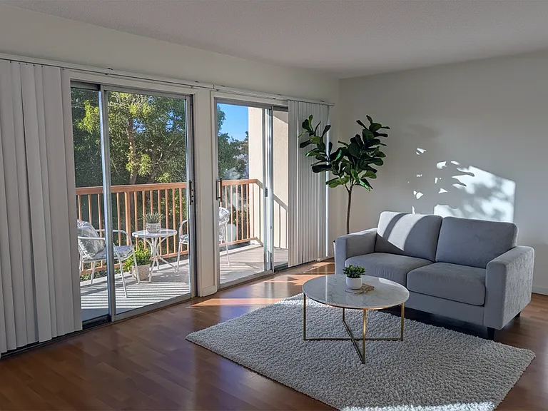Lincoln Manor Apartments — Photo 6