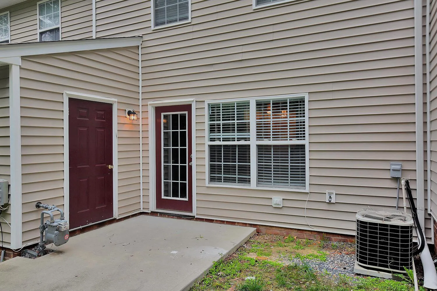 3 bed, 3.5 bath, 1740 sqft, $2,000 — Photo 4