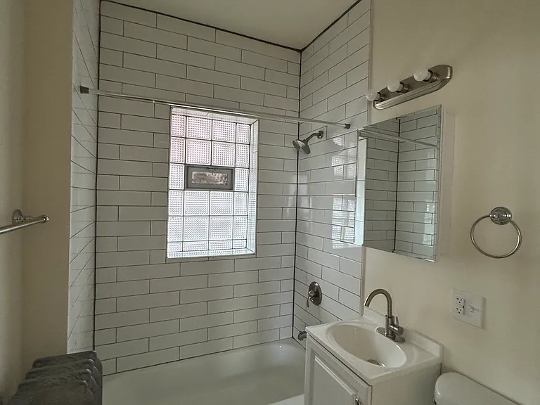 4842 W Belle Plaine Ave #2N — Photo 3