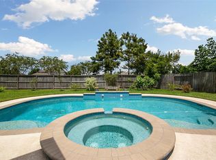 3201 Windy Bank Ln, Pearland, TX 77581