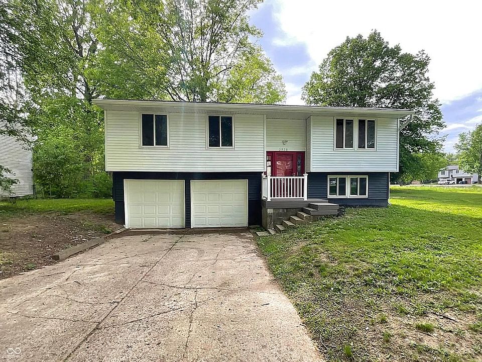 1st image of 2702 N Sheffield Dr