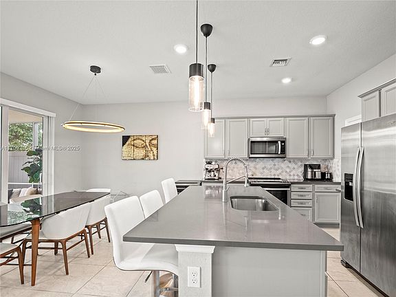 5th image of 5185 Eucalyptus Dr #5185