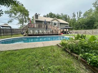 560 Magnolia Dr, Clarksville, TN 37042