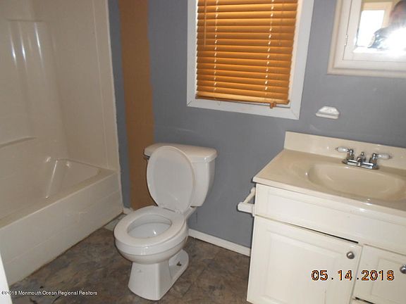 4th image of 102 Brainard Ave