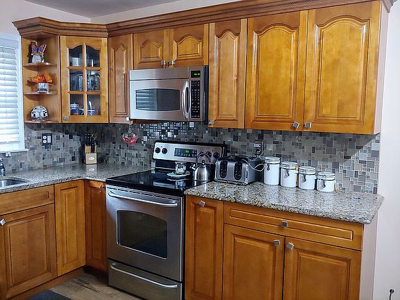4th image of 1245 Brentwood Ave