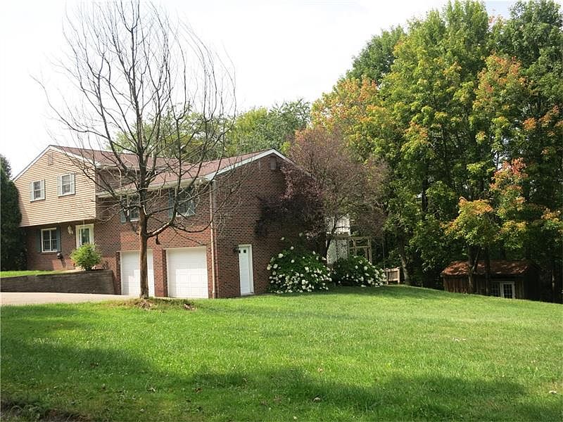 2nd image of 1207 Pleasant St