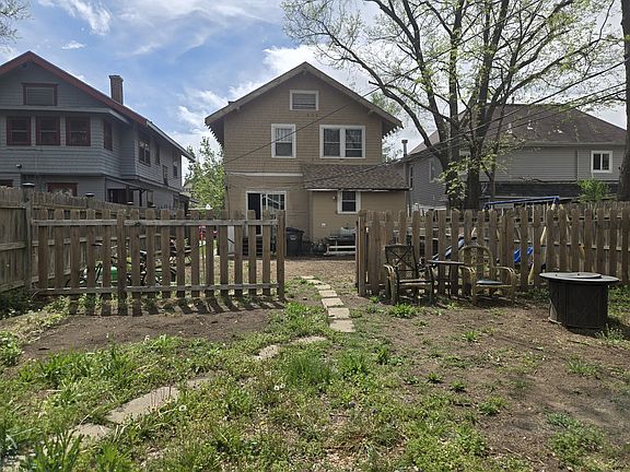3rd image of 414 E Sherman Ave
