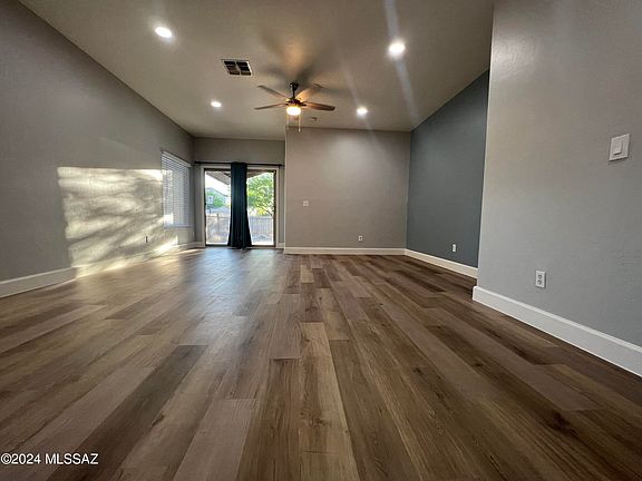 3rd image of 6664 S Stratosphere Ln