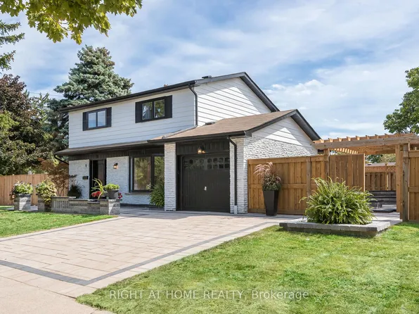 8 Culham St, Oakville, ON L6H 1G4