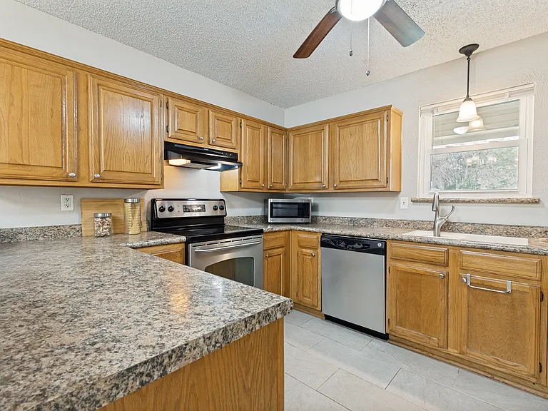 2519 Beverly Hills Ln — Photo 4