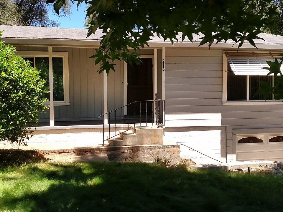 1st image of 216 Sawyer St