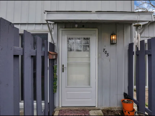 703 Cherry Hollow Rd, Columbus, OH 43228