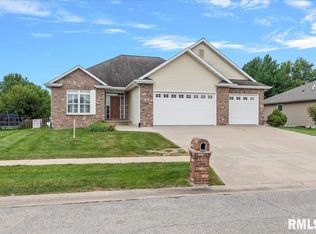 608 Burberry Ln, Rochester, IL 62563